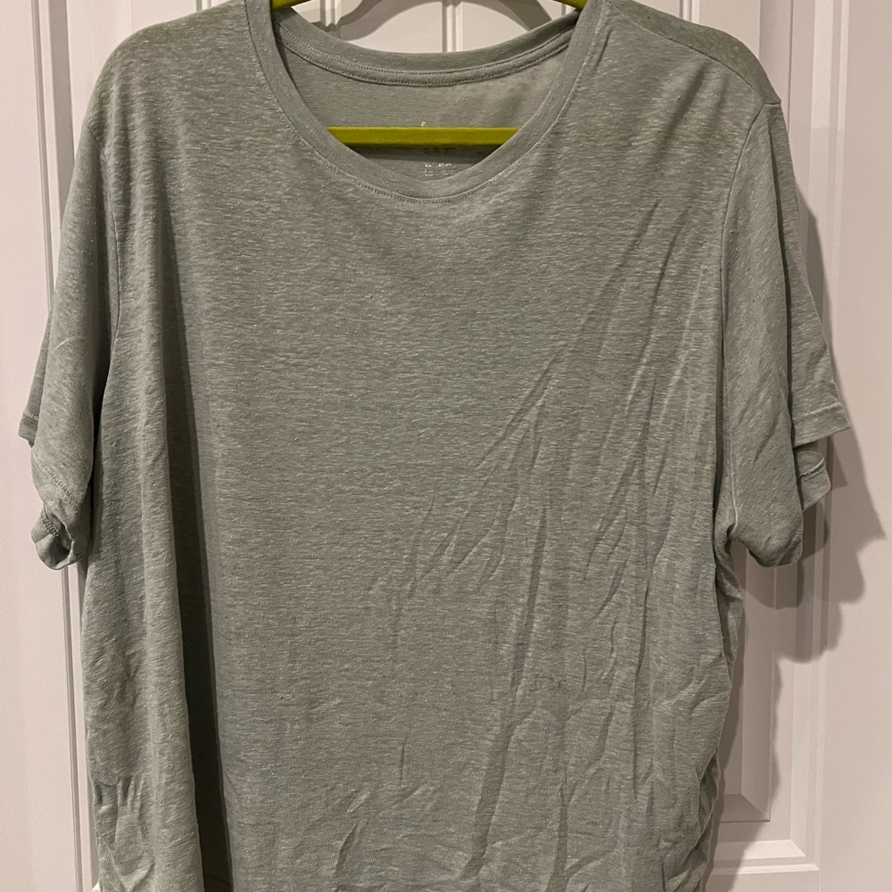 bundle of 5 comfy casual women’s tees XL